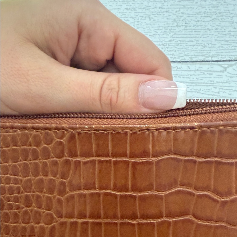 BEIS Croc Embossed Flat Travel Bag Brown Tan Adjustable Strap - Picture 9 of 9